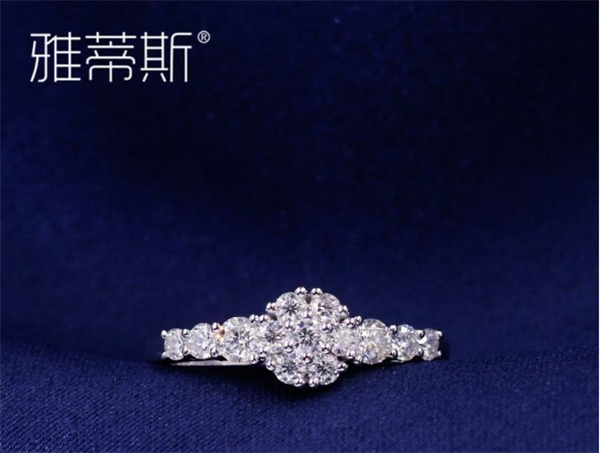 雅蒂斯轻奢钻饰 雅蒂斯轻奢钻饰