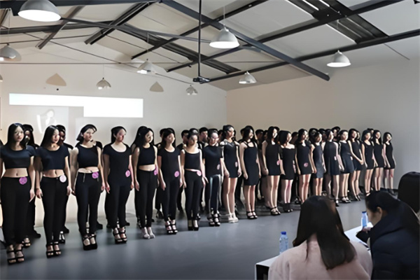 新面孔模特学校加盟 新面孔模特学校加盟