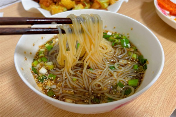 丘北酸汤米线