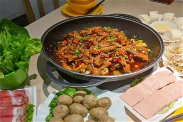 鸭爪爪特色火锅