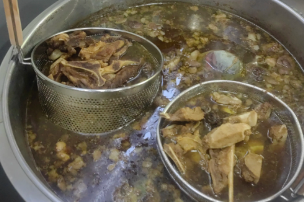 卫大嘴现熬牛肉汤 卫大嘴现熬牛肉汤