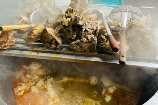 卫大嘴现熬牛肉汤 卫大嘴现熬牛肉汤
